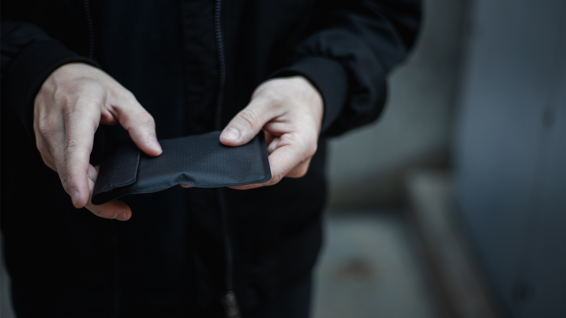 Magnetic Single 
Fold Enclosure