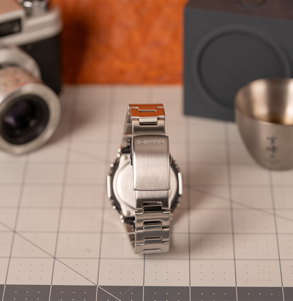 Metal Covered G-Steel GM2110D Signed Clasp