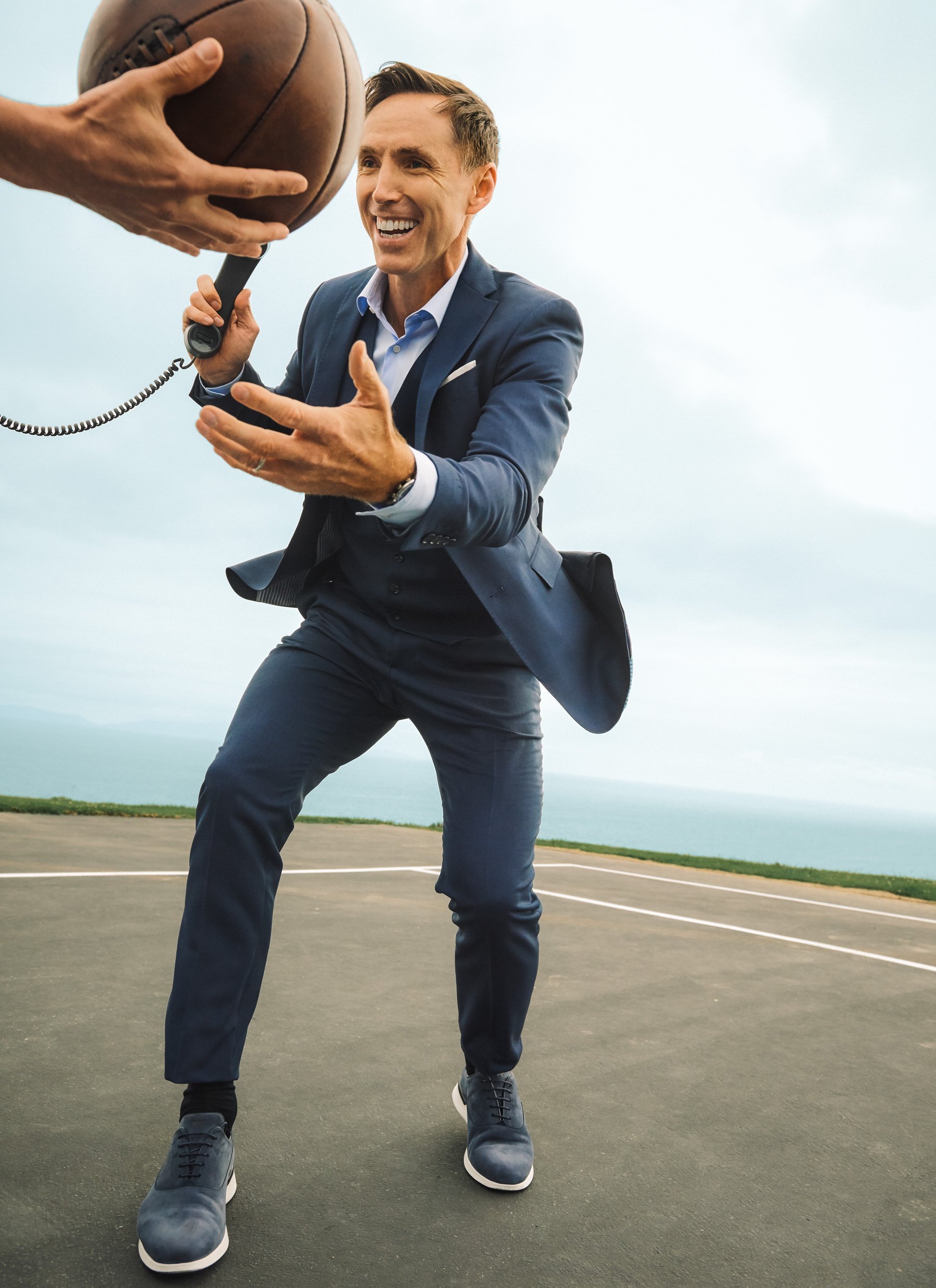 Steve Nash wearing hybrid dress shoe Crossover™ Longwing in Black while playing basketball