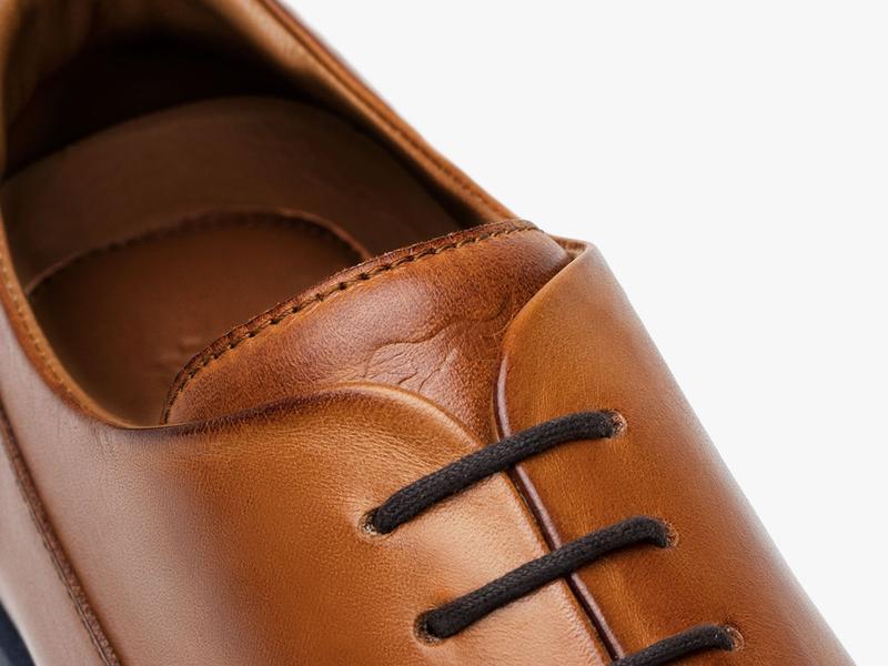 Detail view of hybrid dress shoe Crossover™ Longwing in Honey