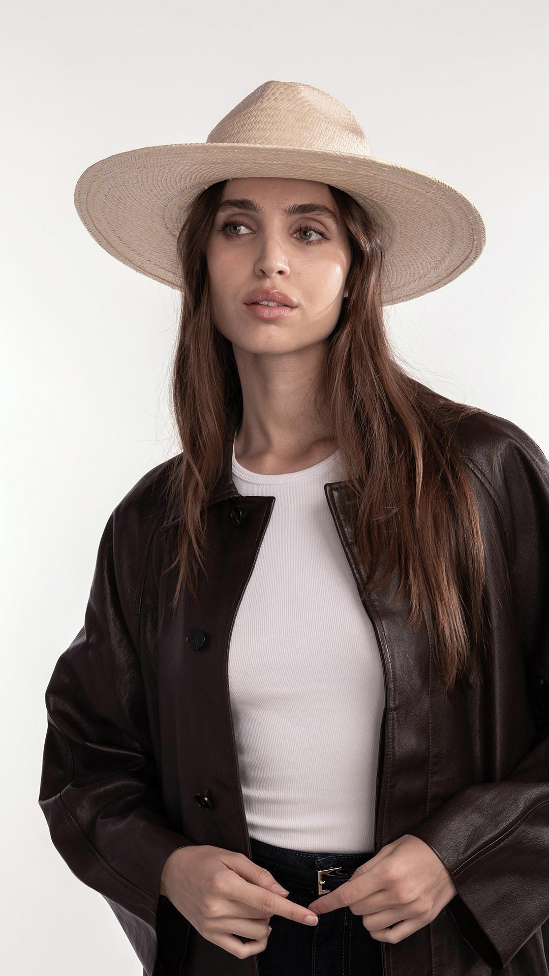 Capri Hat, Janessa Leoné