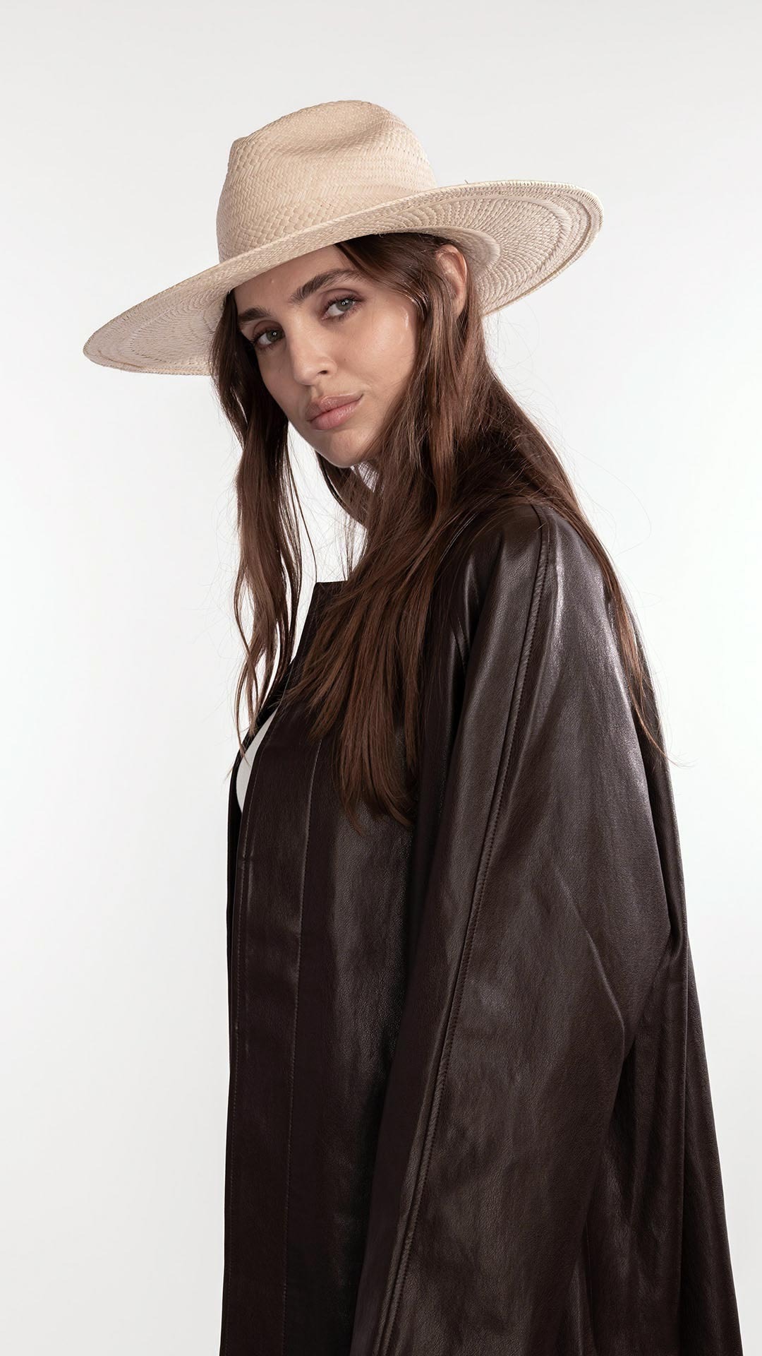 Capri Hat, Janessa Leoné
