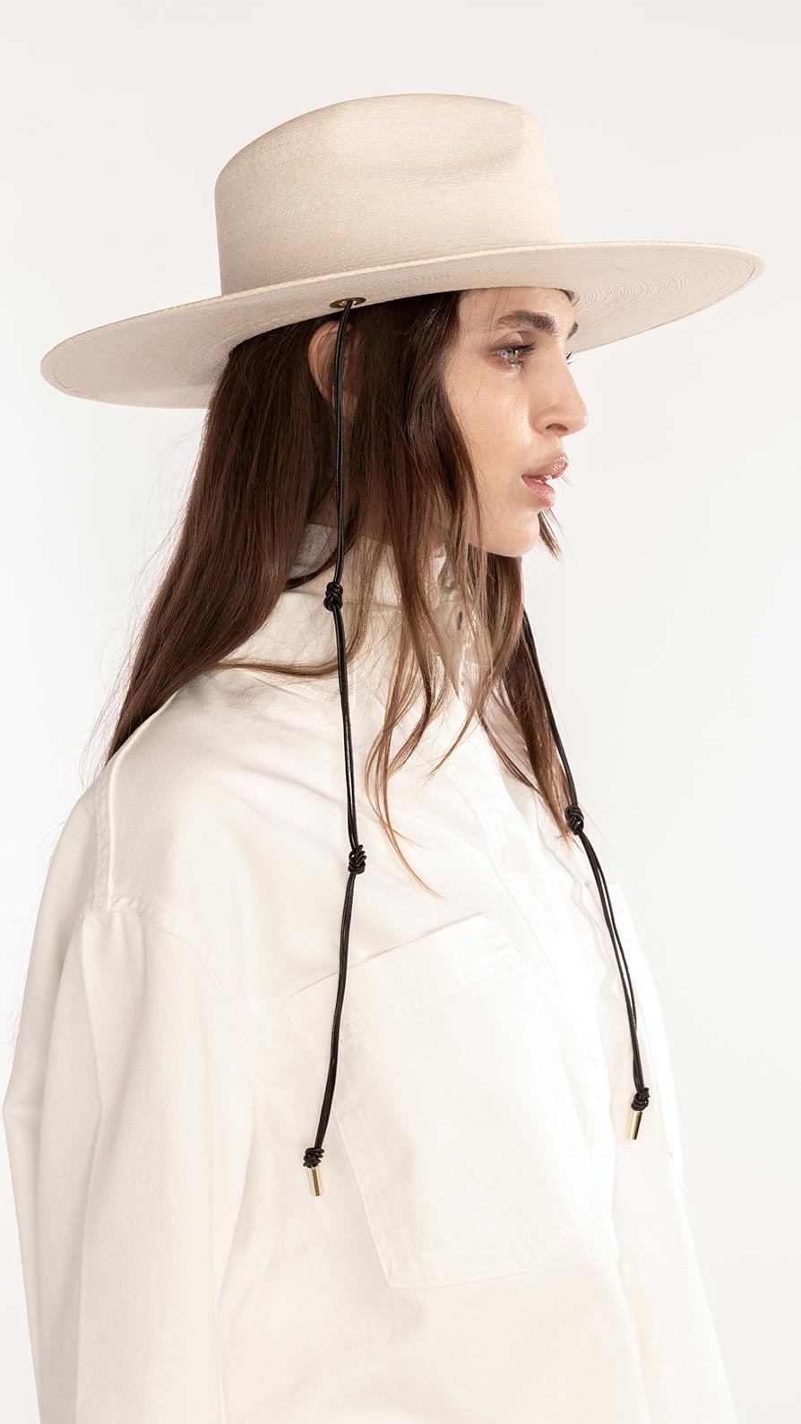 Codi Hat, Janessa Leoné