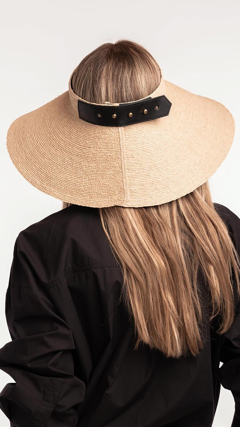Birdie Visor, Janessa Leoné