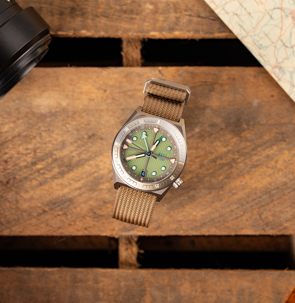 Ribbed Mesa Lets your watch be the star