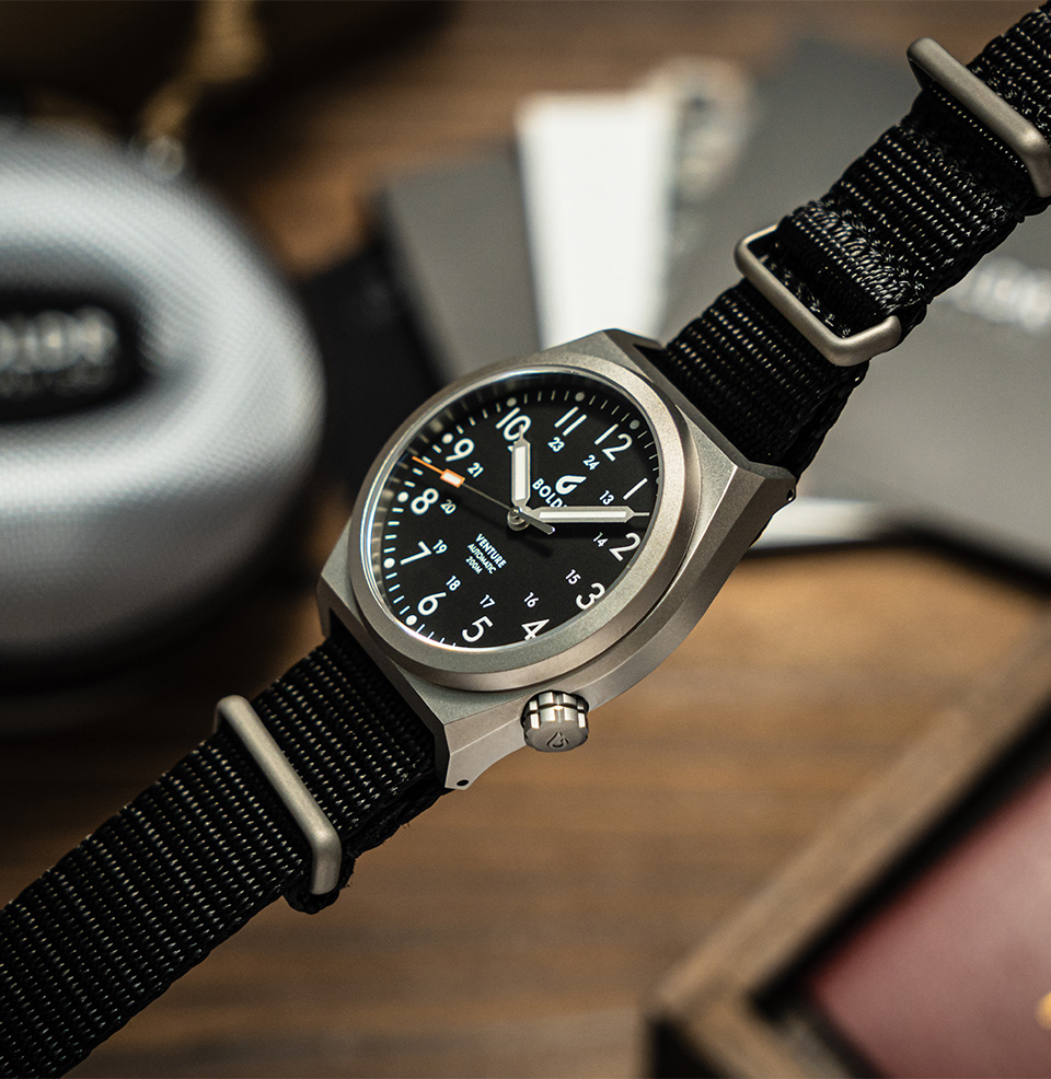 Venture Automatic Flat Sapphire Crystal