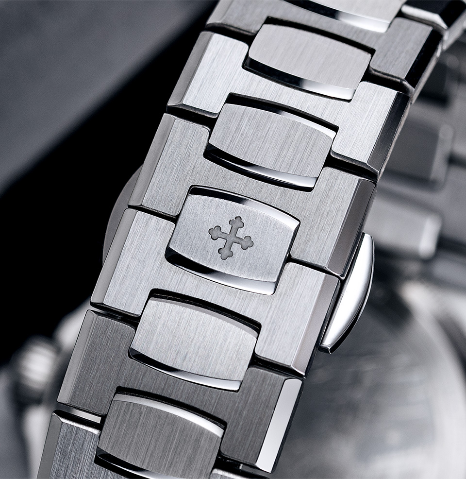 Arsenale 40 Engraved Butterfly Clasp