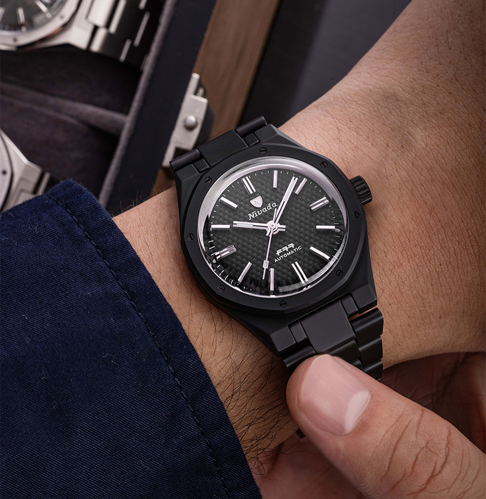 F77 Black Ceramic 37mm Black Ceramic Case