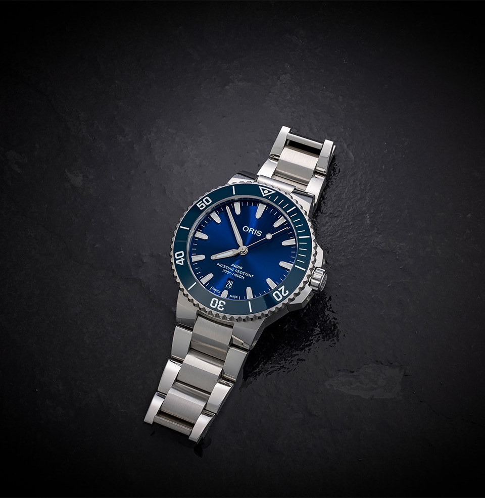 aquirarです Aquis Date 41.5mm (2024) – Windup Watch Shop