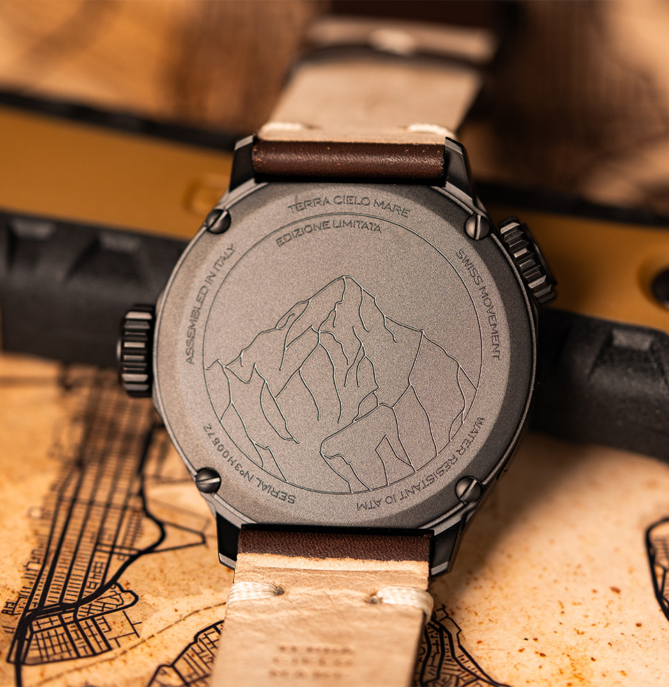 Orienteering Quota 8611 K2 Mountain on Case Back