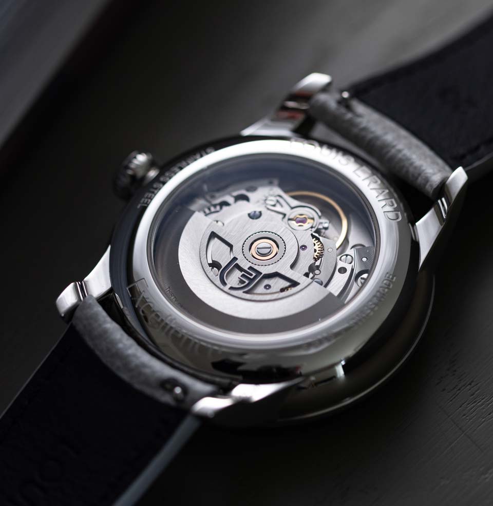 Le Régulateur Gravé Swiss-Made Automatic