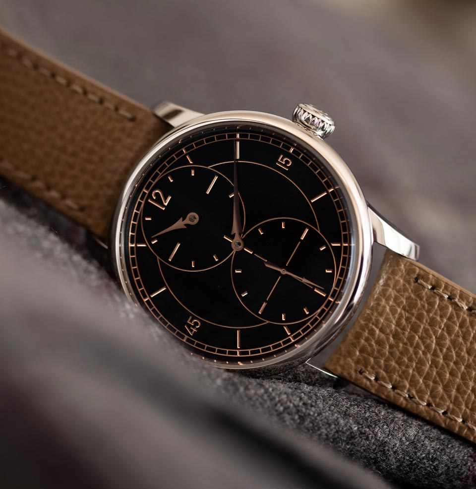 Le Régulateur Gravé Signature Fir tree hands