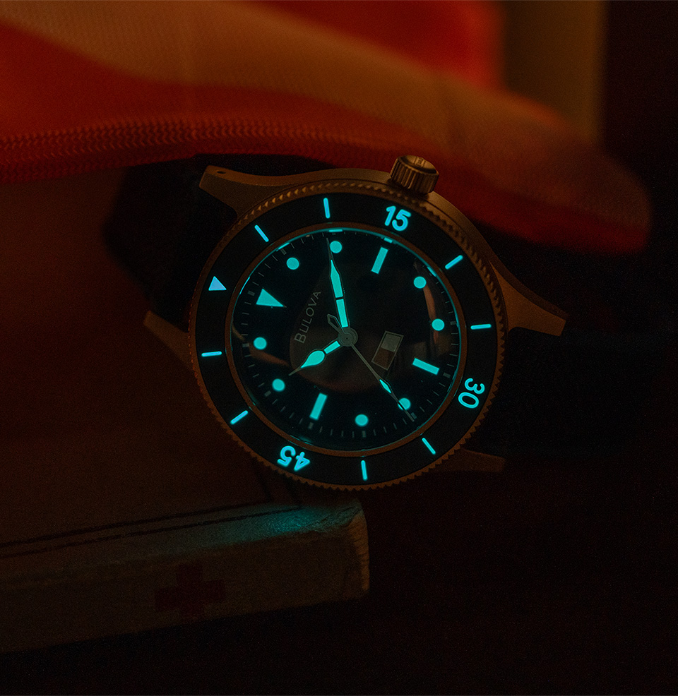 MIL-SHIPS Bronze Luminous material throughout