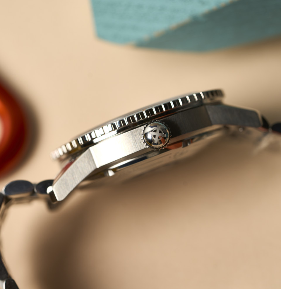 Super Sea Wolf Compression 200 meters of water resistance 