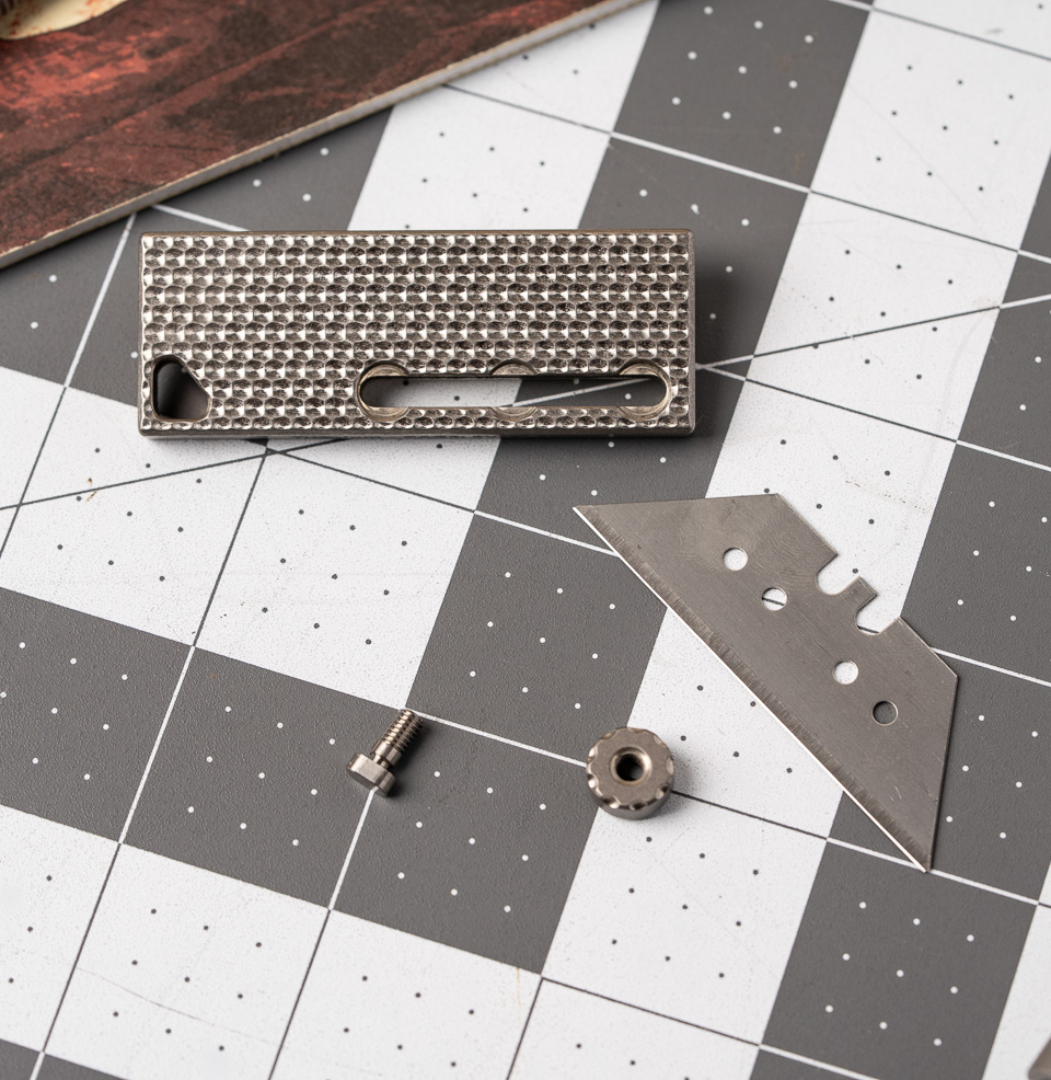 MaxMadCo Design - Titanium - Gen 2 Utility Knife Secure twist-lock mechanism