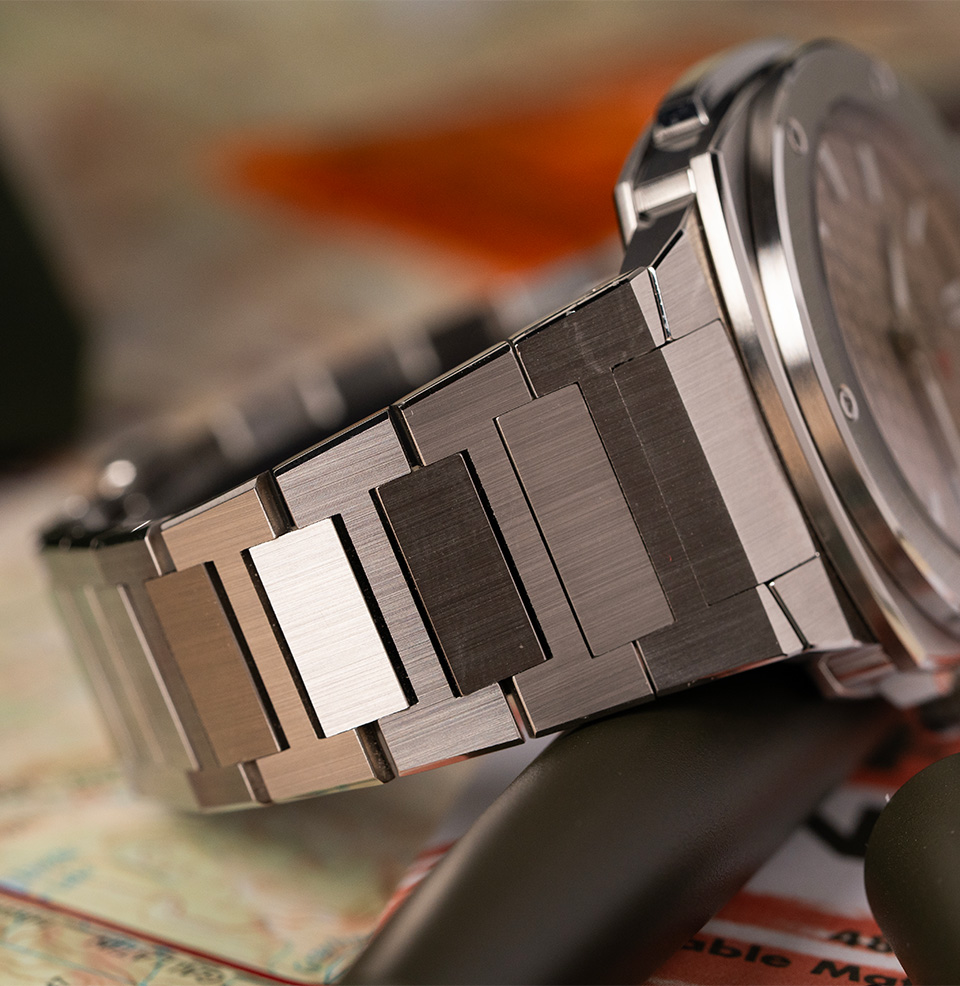 Alpiner Extreme Automatic 39mm Stainless Steel Bracelet