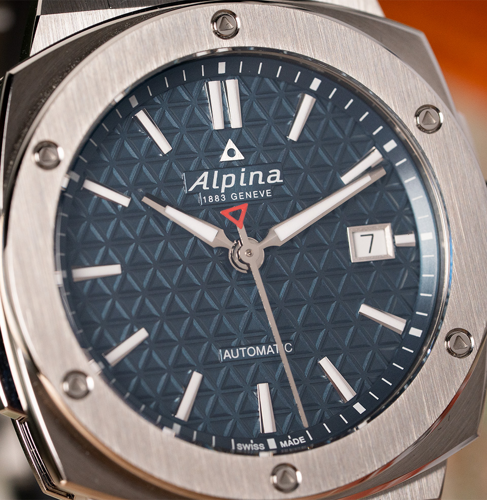 Alpiner Extreme Automatic 39mm Applied markers with lume treatment