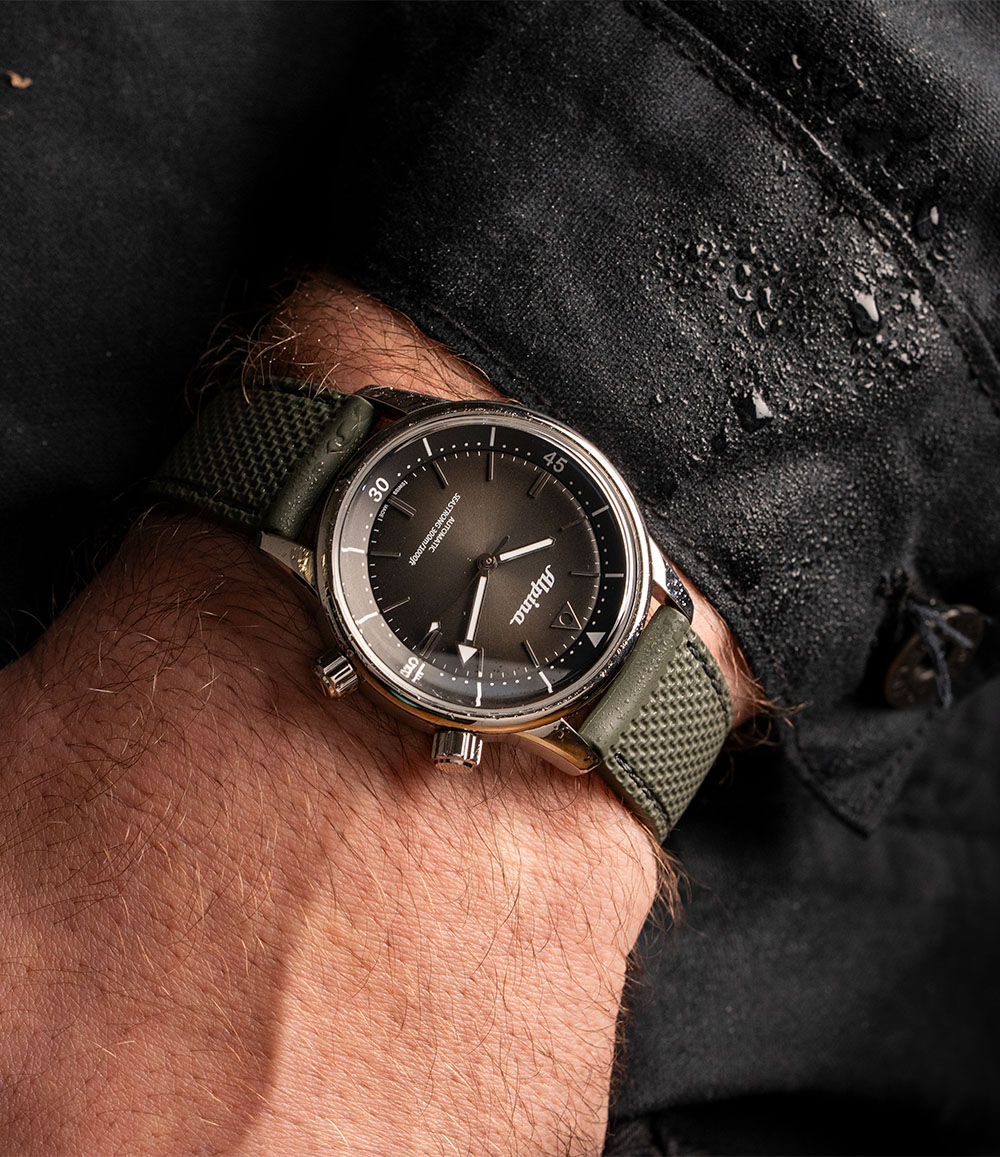Alpina Race Classic サイズEU46　新品未使用 Shop an Expertly-Curated Selection of Watches | Windup Watch