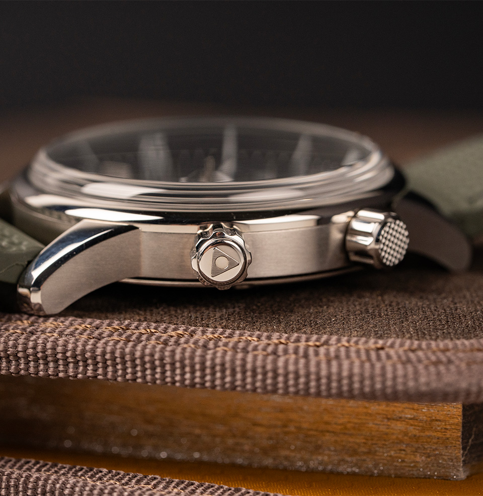 Diver 300 Heritage Dual crowns with internal rotating bezel