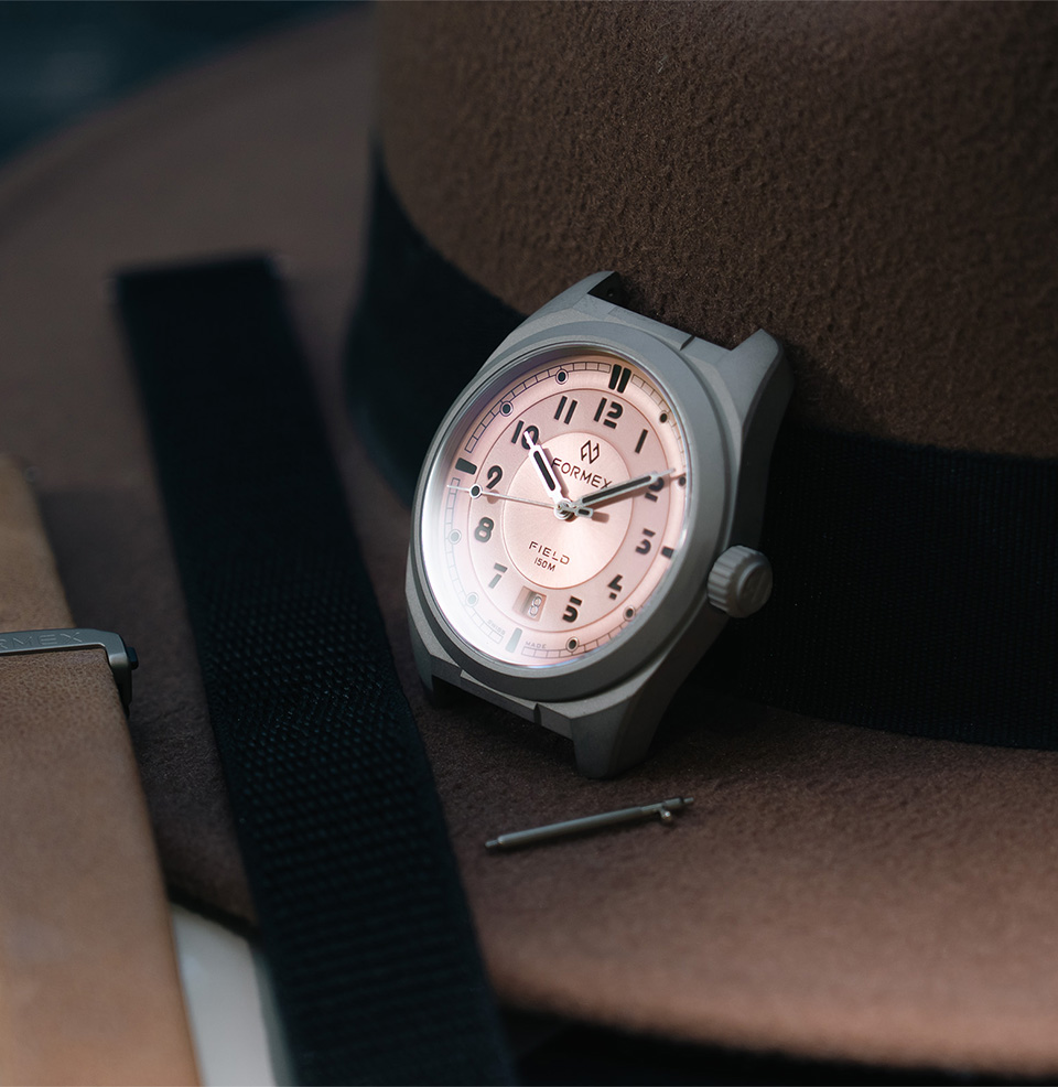 Field Automatic 40mm Gen 2 Recessed sandwich numerals with Super-LumiNova®