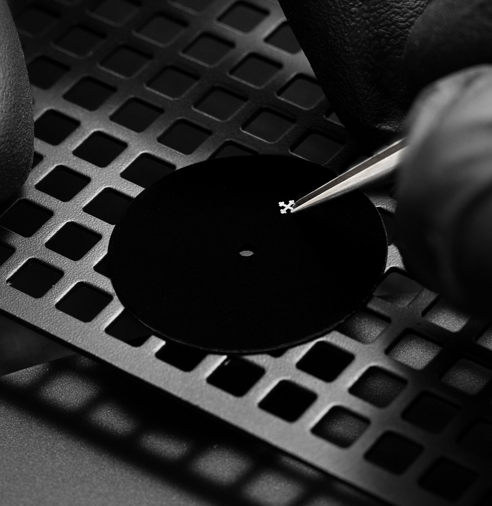 Arsenale Ultrablack Minimalist but bold design language