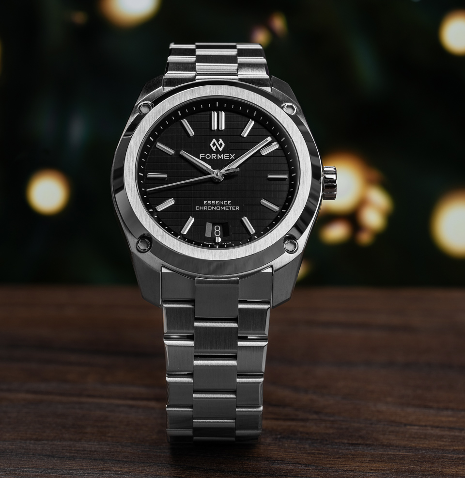 Essence ThirtyNine Automatic Chronometer Horizontal lines on the dial