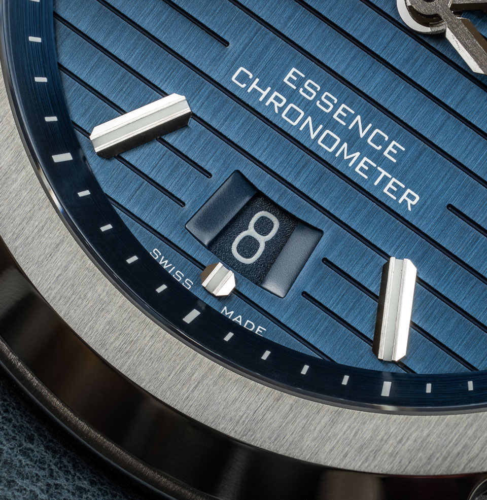 Essence ThirtyNine Automatic Chronometer Horizontal lines on the dial