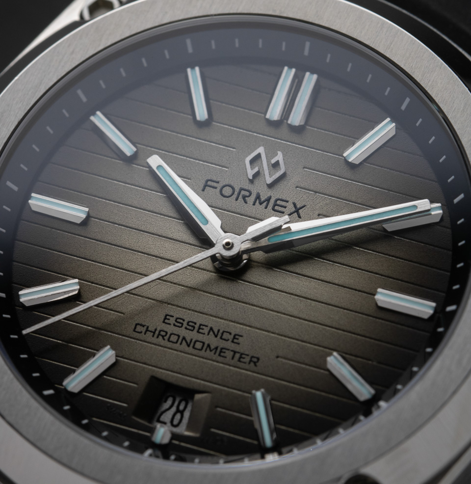 Essence ThirtyNine Automatic Chronometer Horizontal lines on the dial