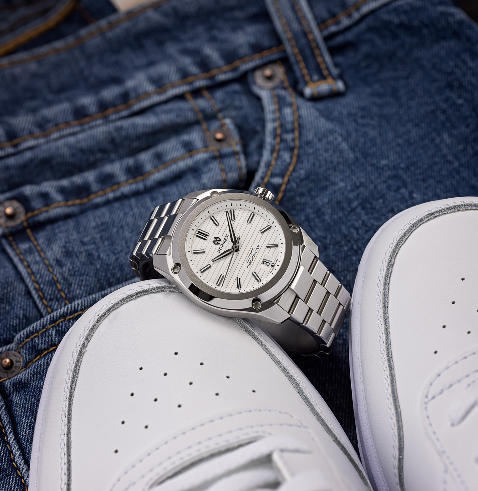 Essence ThirtyNine Automatic Chronometer Horizontal lines on the dial