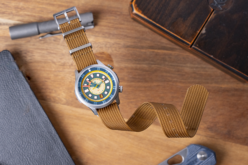 Coffee Zero-Pass Ribbed Nylon Strap – Windup Watch Shop
