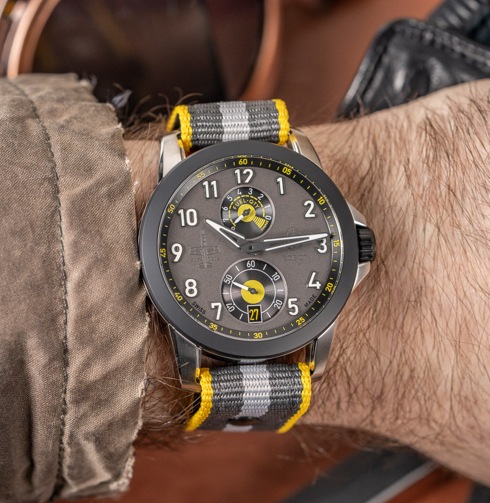 Albatros Manual Wind 8-Day Power Reserve 44mm pilot-style case with modern proportions