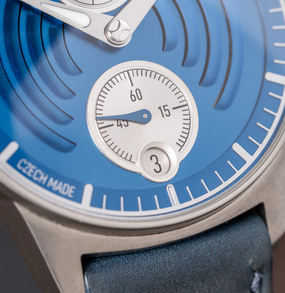 AERODYNAMIC Small seconds at 6 o'clock