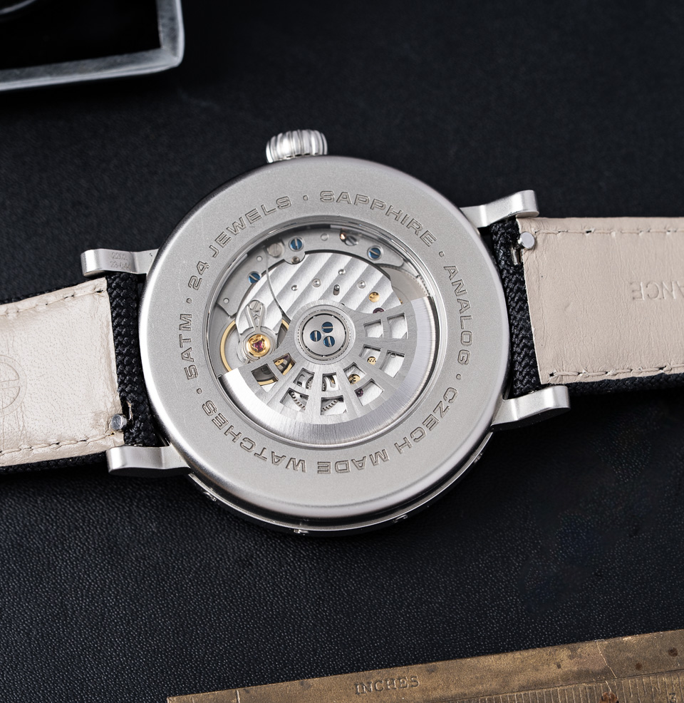 GRAPHIC ANALOG Swiss-made ROBOT/La Joux-Perret movement