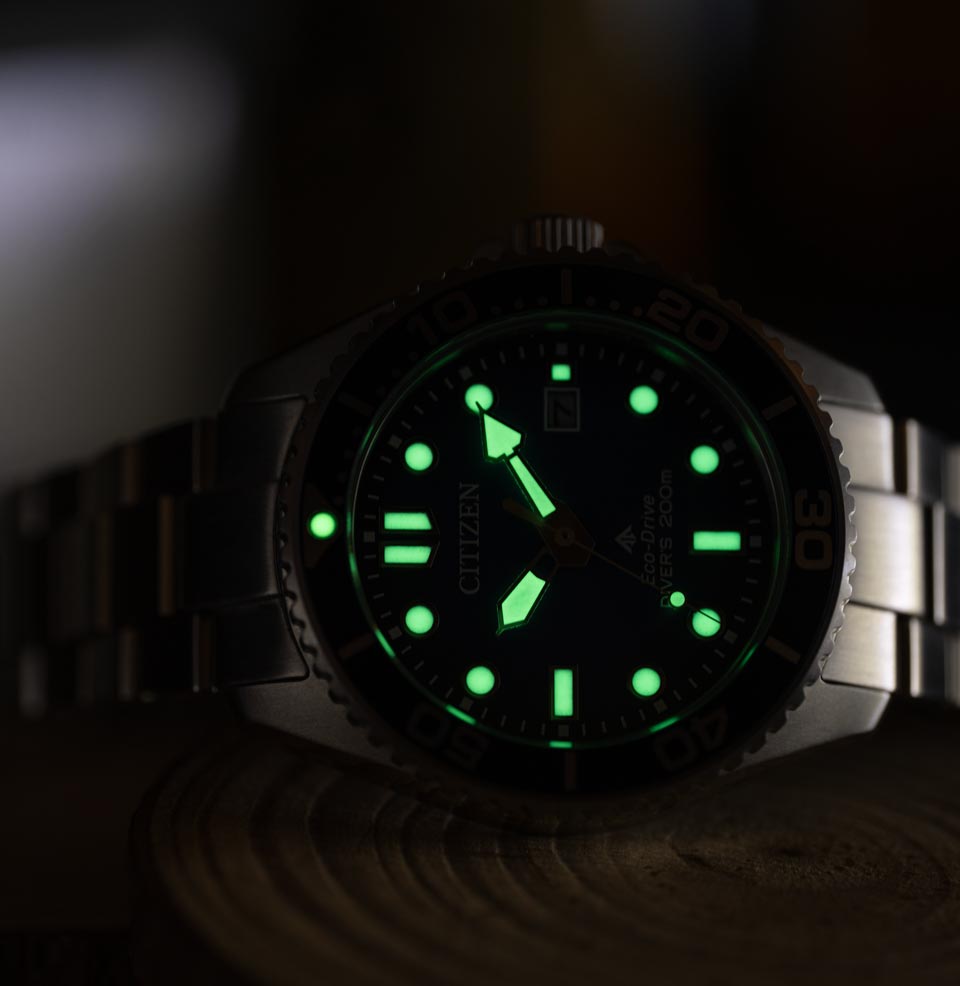 Promaster Dive Eco-Drive 41mm Lumed hands and markers for enhanced visibility