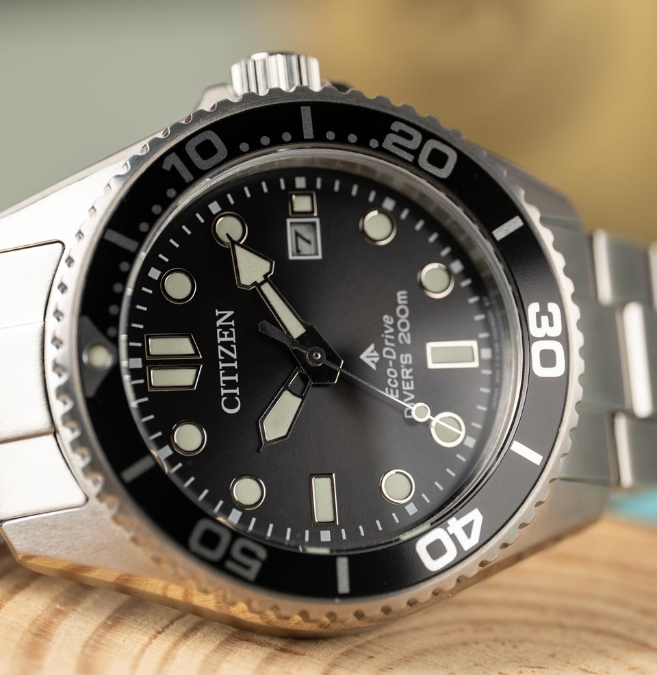 Promaster Dive Eco-Drive 41mm Classic three-hand timekeeping with date