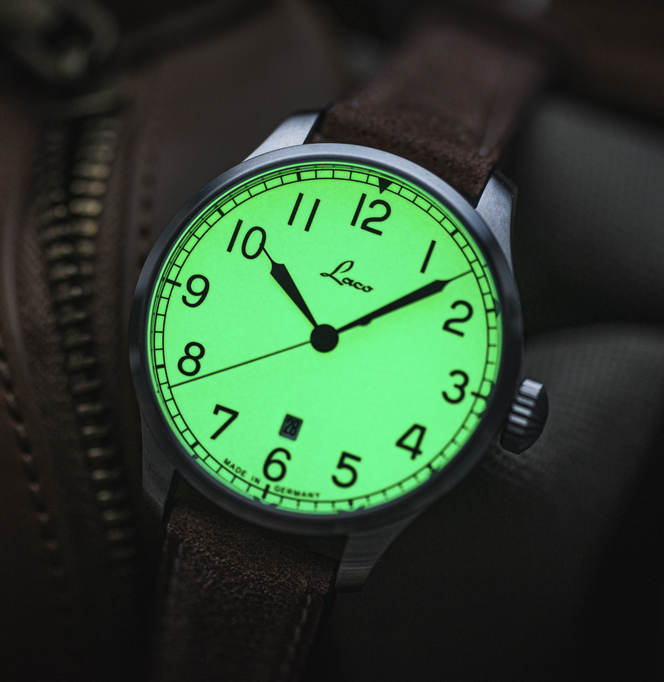 Valencia Navy Watches Strong Lume