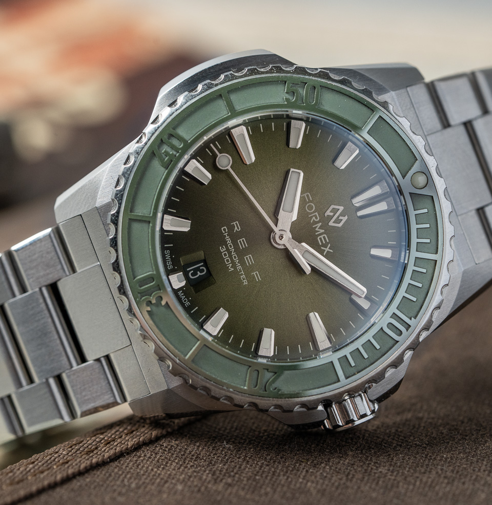 REEF 39.5mm Automatic Chronometer 300M Highly legible dial