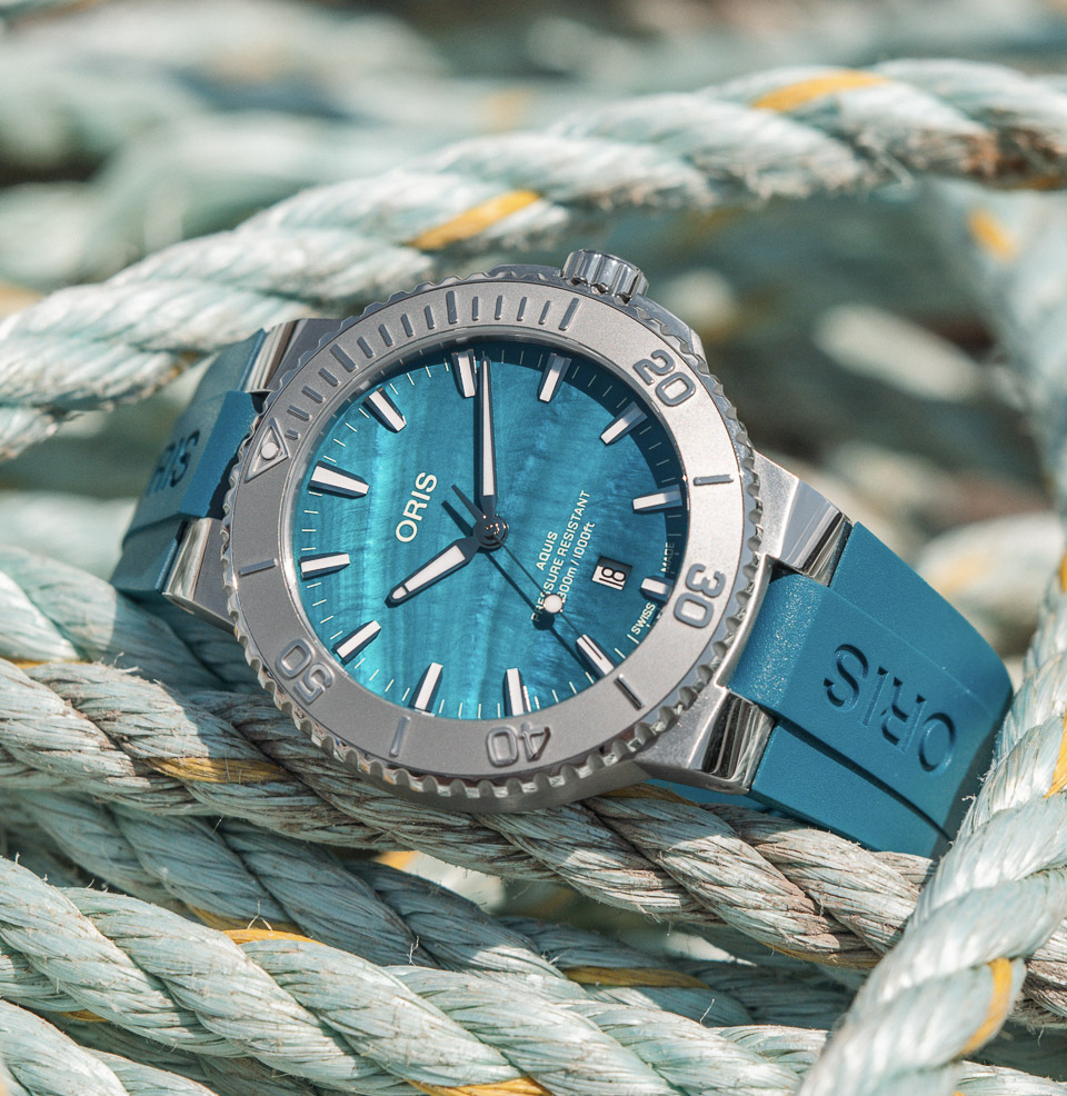 Aquis Date New York Harbor Limited Edition II Relief bezel insert