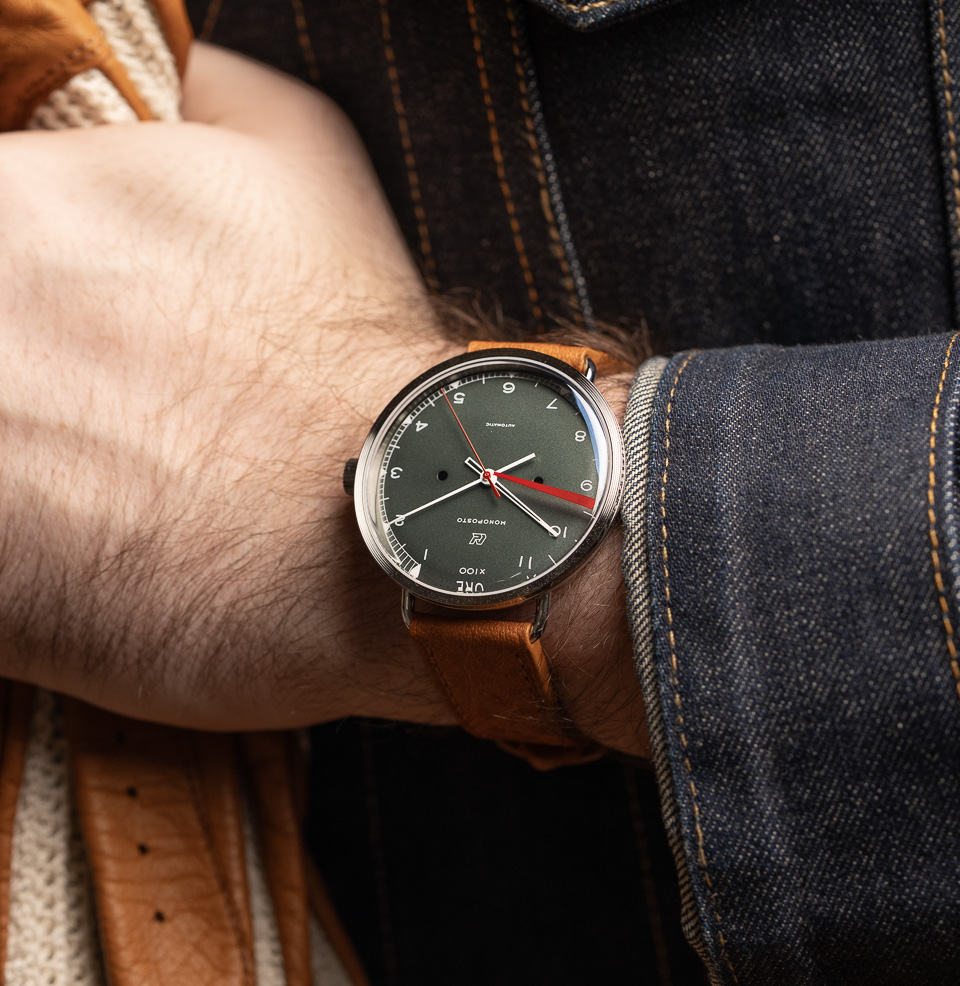 Monoposto Series Two Bold 43 mm case with slim bezel aesthetic