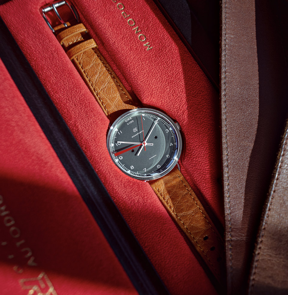 Monoposto Series Two Domed sapphire