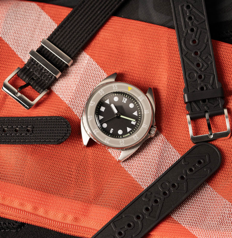 Mara Diver Comes with two straps