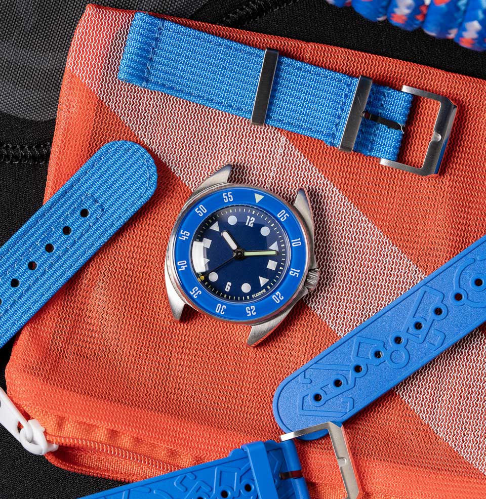 Mara Diver Comes with two straps