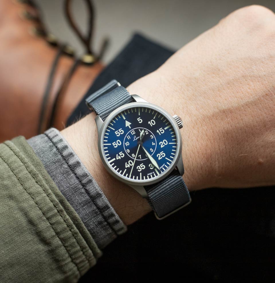 Aachen Blaue Stunde 39mm Automatic | Blue Dial 39mm on a 7