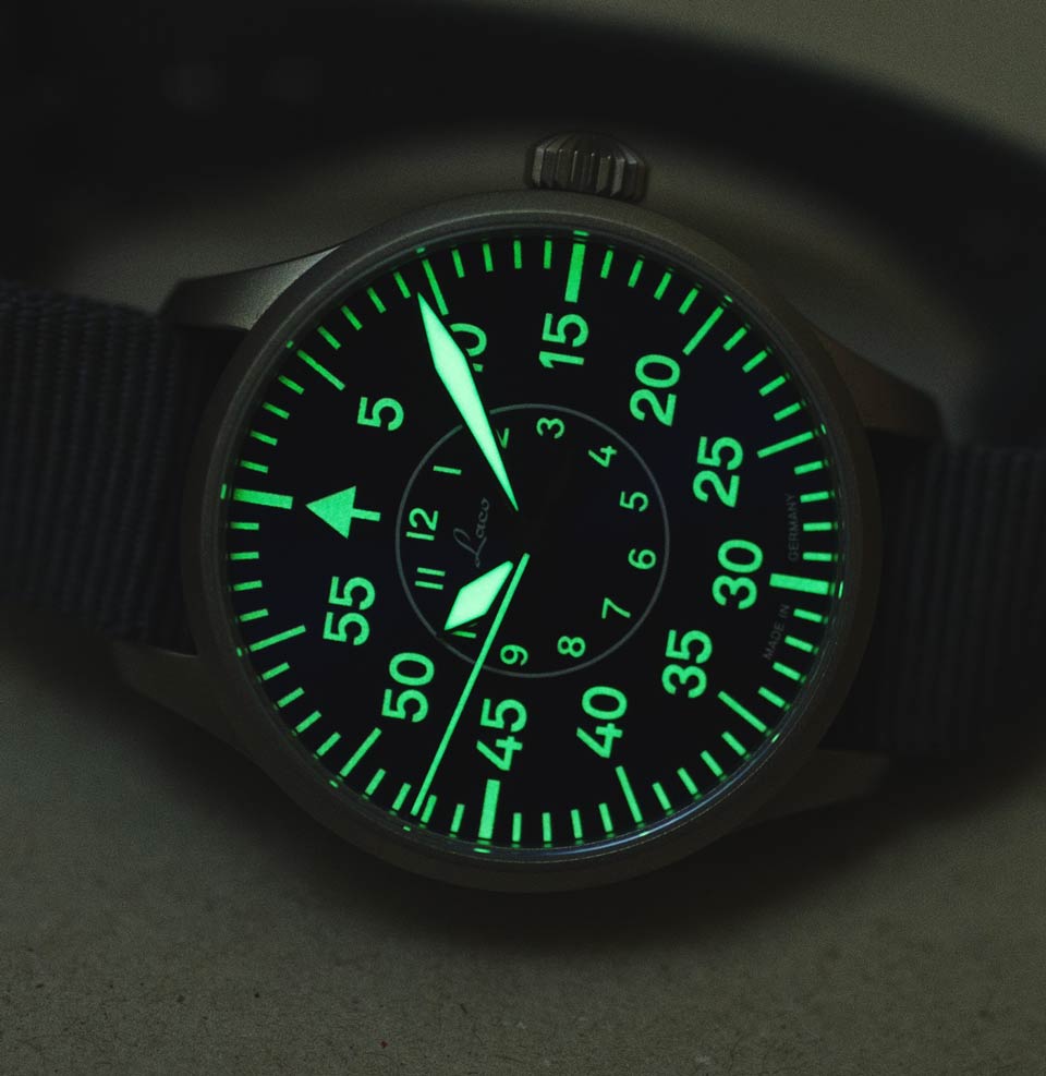 Aachen Blaue Stunde 39mm Automatic | Blue Dial Bright lume on dial and hands