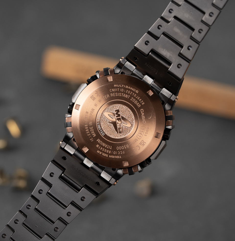 MRG‑B5000HT‑1 “Hand‑Hammered Tsuiki Edition” Screw-down caseback with MR-G engraving