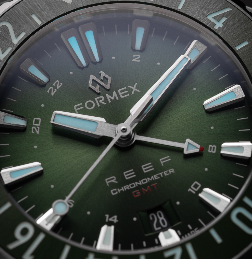 Reef GMT 42 mm Lume Throughout