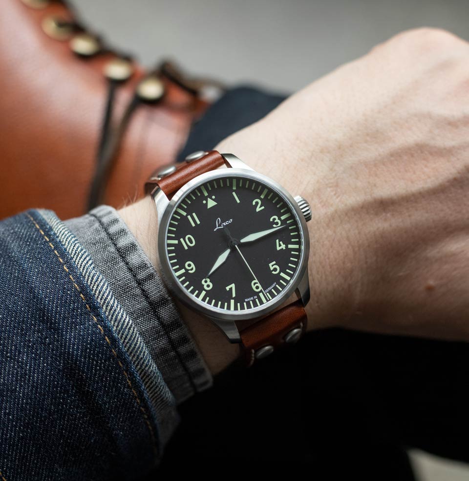 Augsburg 42mm Automatic | Black Dial 42mm on a 7