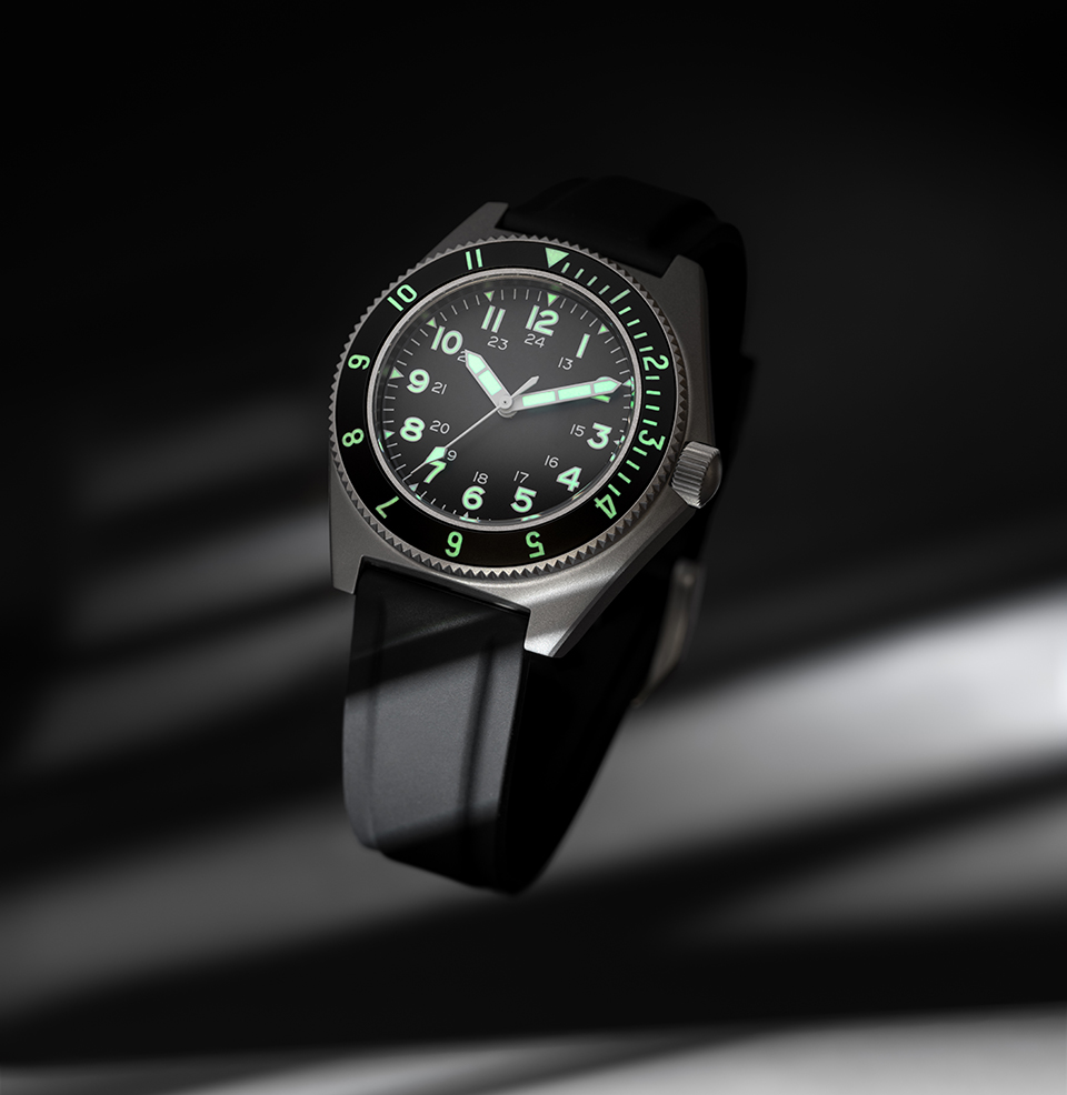 TYPE 2 MIL SPEC Lume throughout the dial.