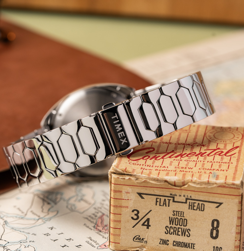 Q Timex® 1972 Time Machine Reissue Stainless steel bracelet