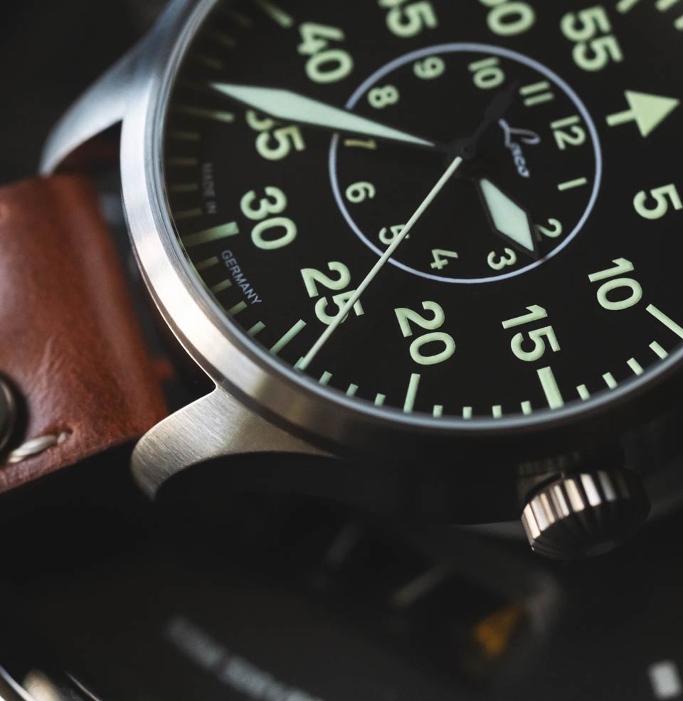 Aachen 39mm Automatic | Black Dial Roman Sword Hands